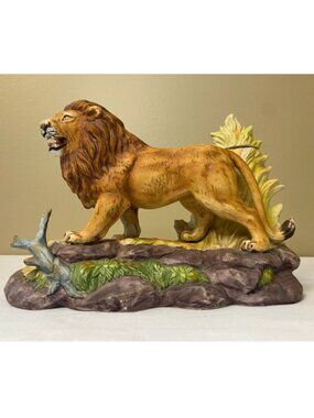 Ezra Brooks VINTAGE Genuine Heritage China 1980 Porcelain Lion Decanter 8"Hx10"W